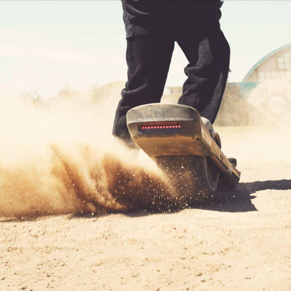 Onewheel Pint S, skate elétrico compacto com autonomia de até 29 km e velocidade máxima de 32 km/h, disponível na Xpert Energy.